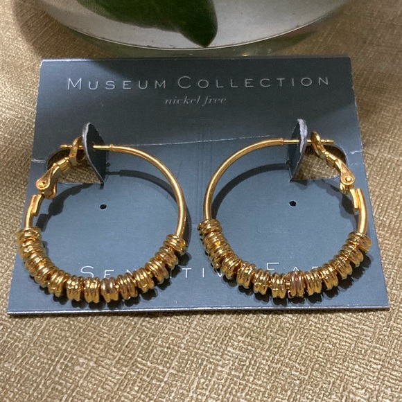 Museum Collection Sensitive Ears Hypo-allergenic Gold-tone circle bead hoops - Picture 6 of 7